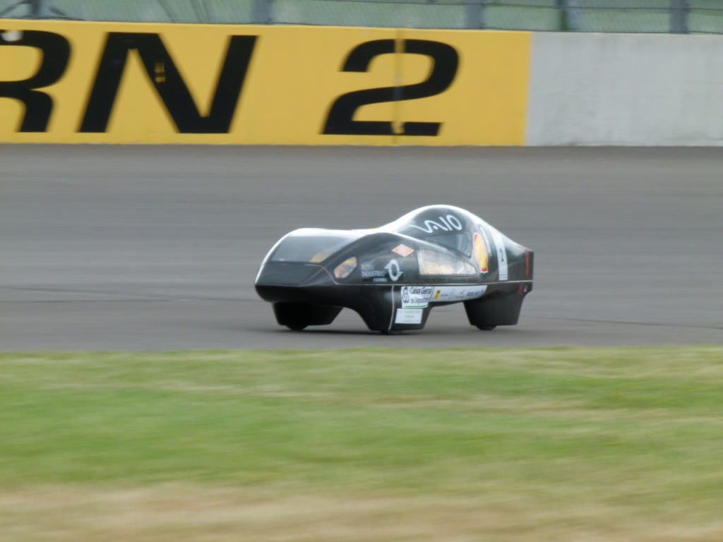 Mit acht Litern Benzin um die Welt – Der Shell Eco-Marathon Europe 2011