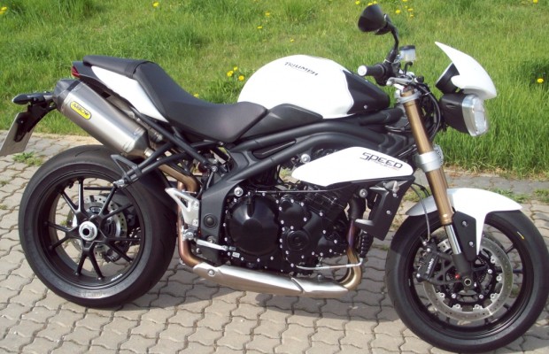 Motorradtest: Triumph Speed Triple - Schau mir in die Augen