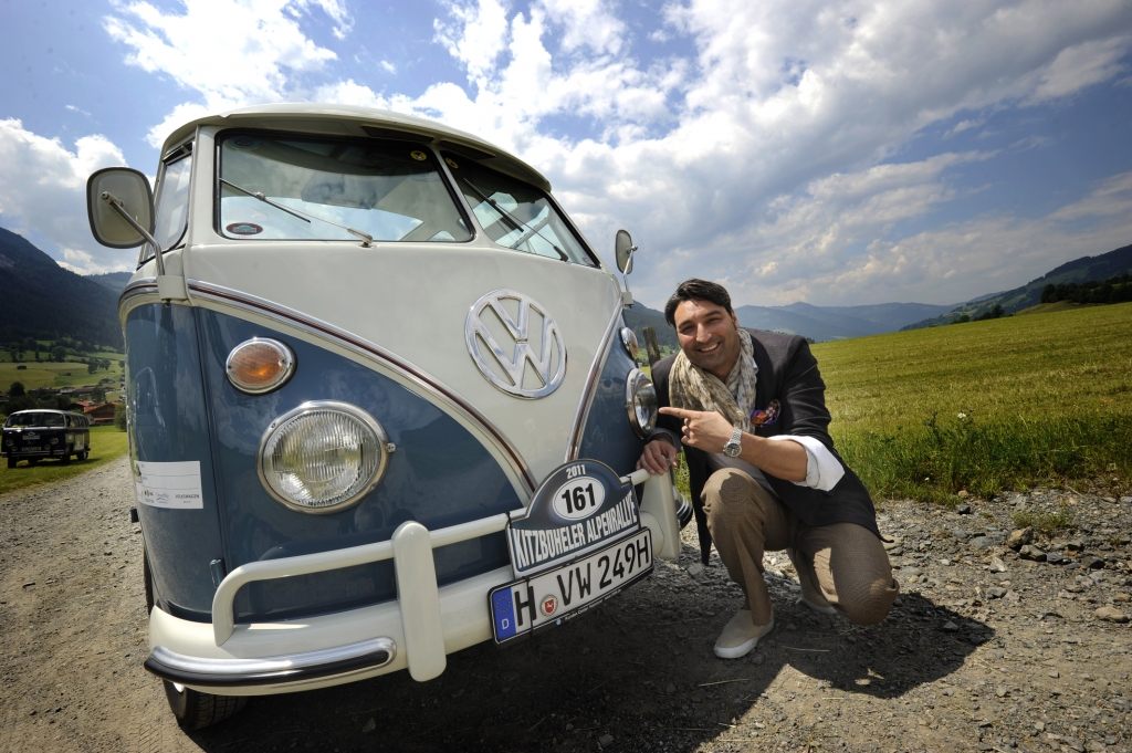 Mousse T. nimmt mit Samba-Bus an Kitzbüheler Alpenrallye teil