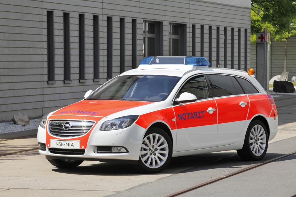 Opel Insignia Sports Tourer 4x4 als Notarzteinsatzfahrzeug.