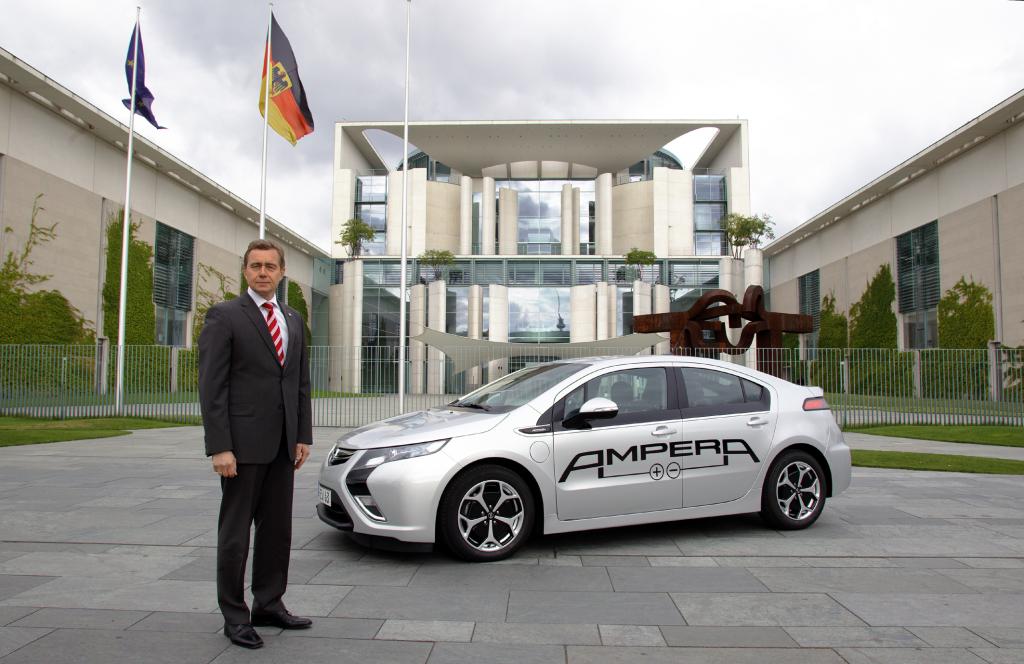 Opel unterstützt Nationale Plattform Elektromobilität