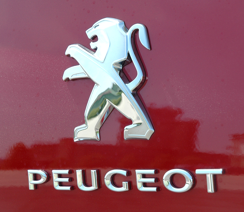Peugeot 308: Das Markenemblem sitzt hinten auf der Kofferraumklappe. 
