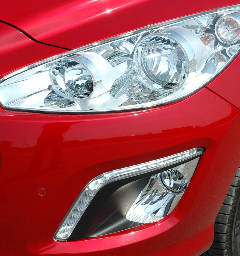 Peugeot 308: Moderne Leuchteinheit vorn. 