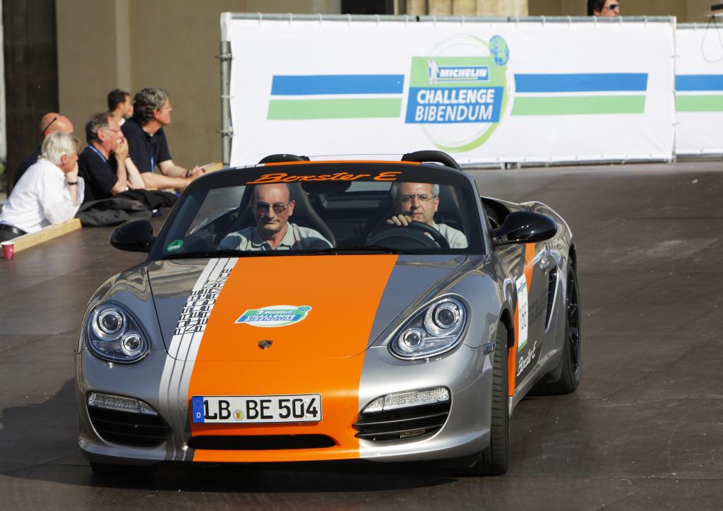 Porsche Boxster E bei der Challenge Bibendum.