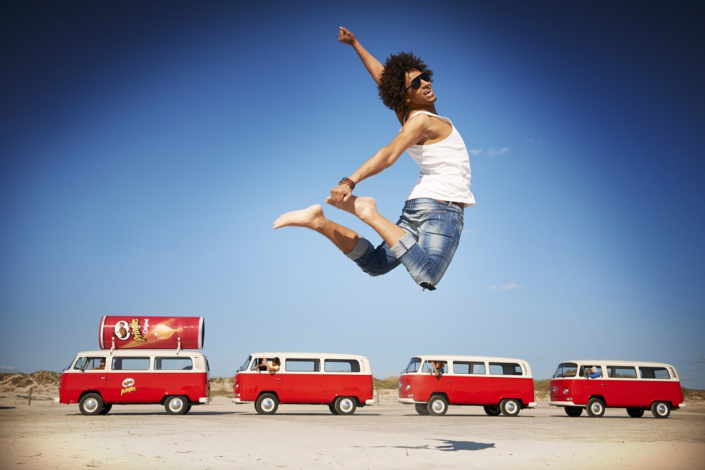 Pringles geht mit vier Volkswagen Bulli T2 auf Promotion-Tour.