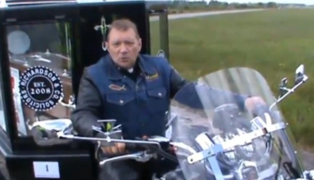 Ray Biddiss fährt den schnellsten Motorrad-Leichenwagen der Welt