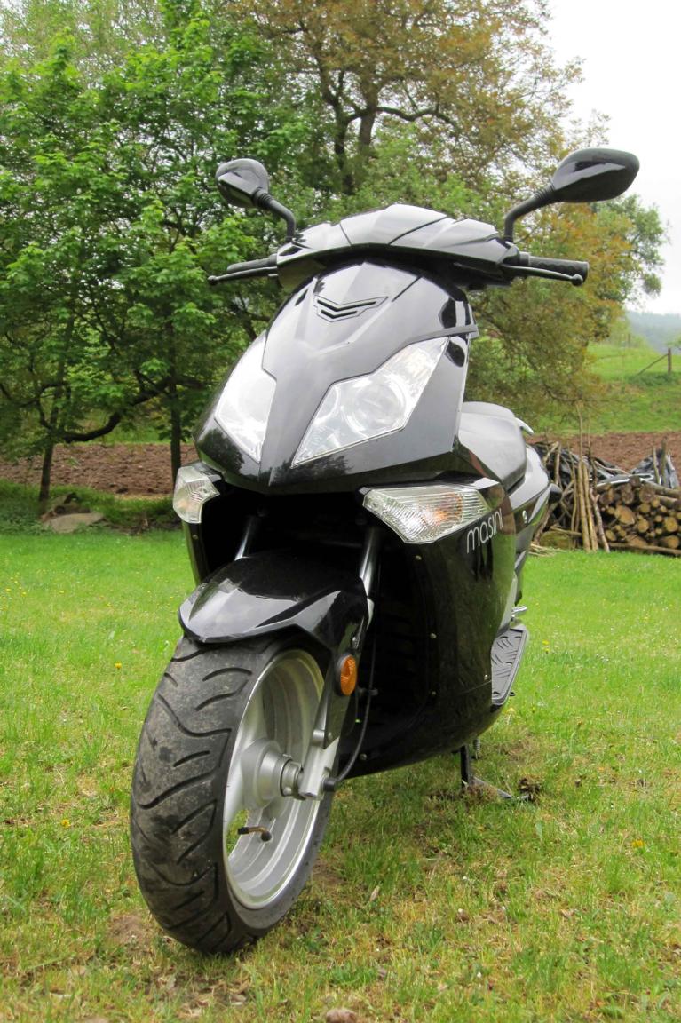 Rund 25 Händler bieten die E-Roller Sportivo und den Sportivo S von Masini an, die zügiges wie leises Vorankommen erlaubt. Der lokal emissionsfreie Ritt startet bei 4 690 Euro. 