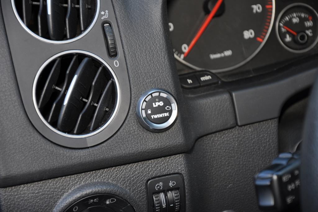 Schalter für den Wechsel zwischen Benzin und Autogas