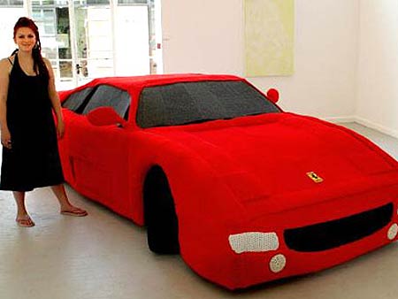 Stricknadel trifft Ferrari