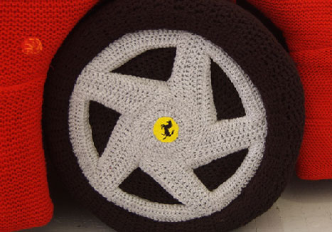 Stricknadel trifft Ferrari