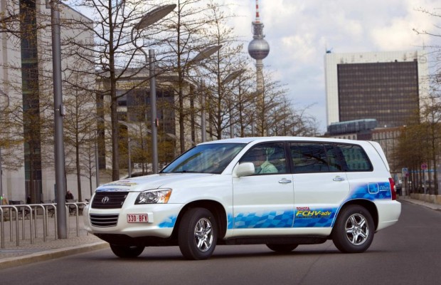 Toyota mit Wasserstoff und Hybridantrieb auf der Challenge Bibendum