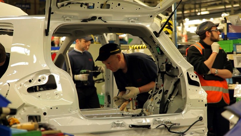 Toyotas Vorteil ist, dass im In- und Ausland produziert wird, hier die Auris-Hybrid-Fertigung.
