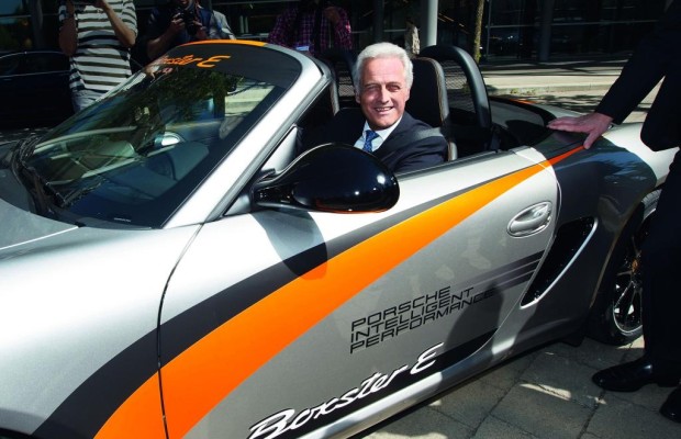 Verkehrsminister zeigt sich im Elektro-Boxster