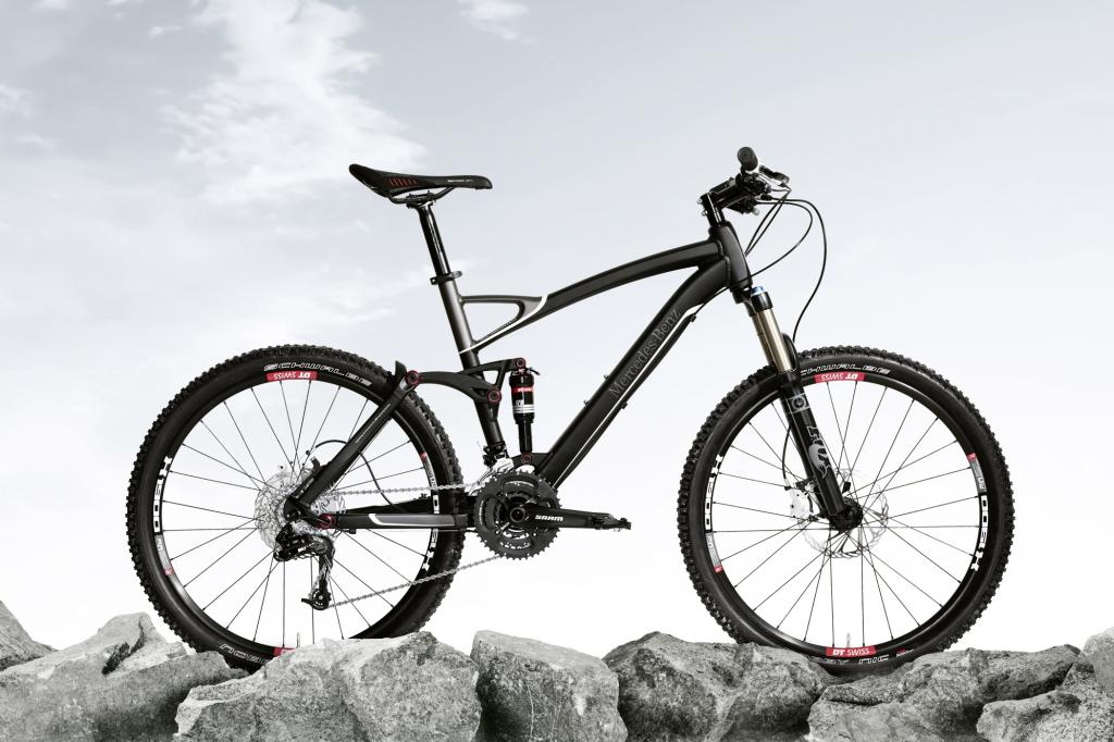 Vollgefedertes Mountainbike von Mercedes