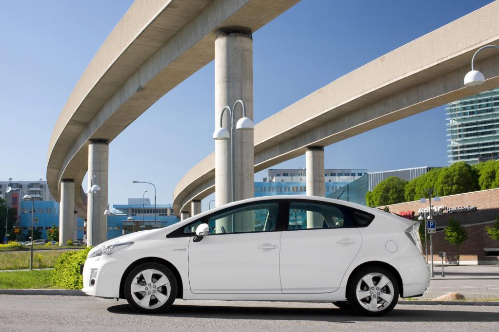 Wenig überraschend: Das Hybridauto Toyota Prius zählt ebenso wie das Schwestermodell Auris, ebenfalls mit Doppelmotor, zu den energieeffizientesten Fahrzeugen. 