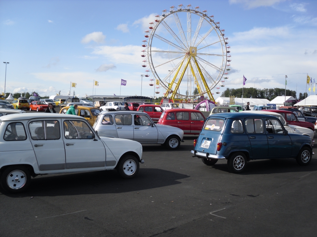 140 Renault 4 auf dem Nürburgring