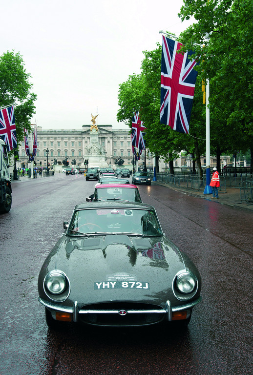 50 Jaguar E-Type fuhren durch London.