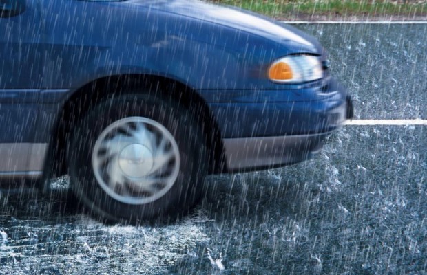 Aquaplaning-Gefahr: Wenn das Auto die Bodenhaftung verliert