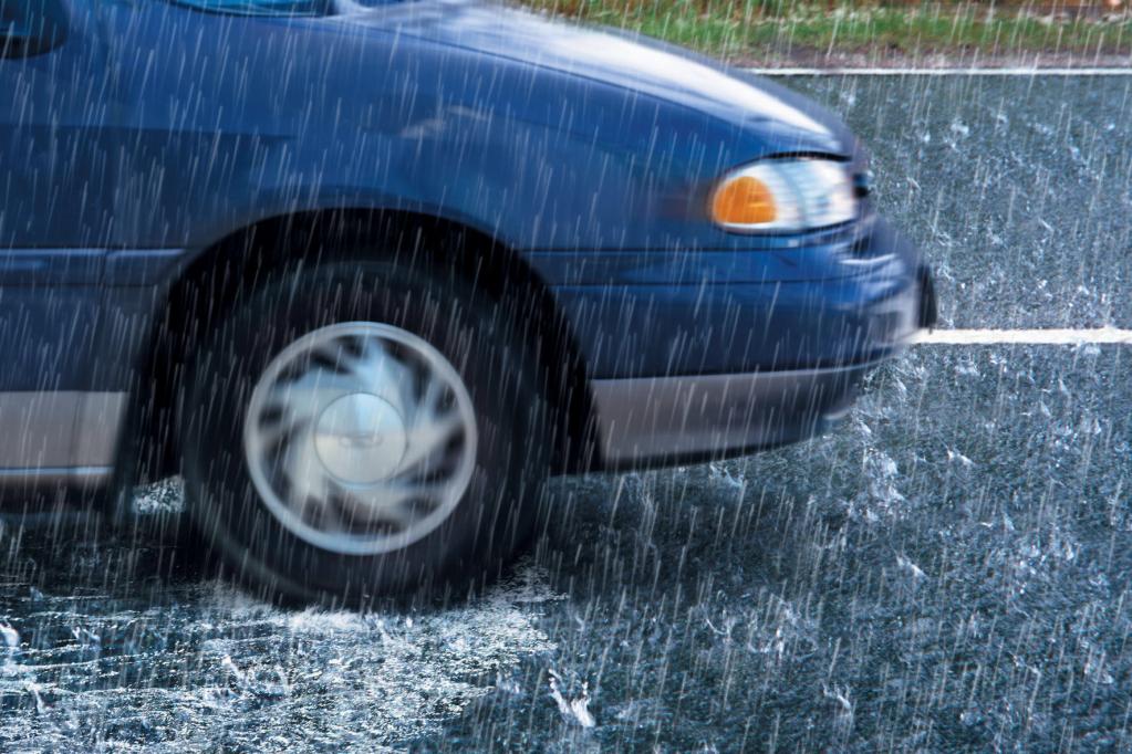 Aquaplaning-Gefahr: Wenn das Auto die Bodenhaftung verliert