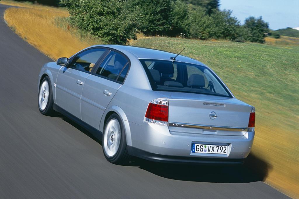 Außerdem gibt es den Vectra C mit Stufenheck