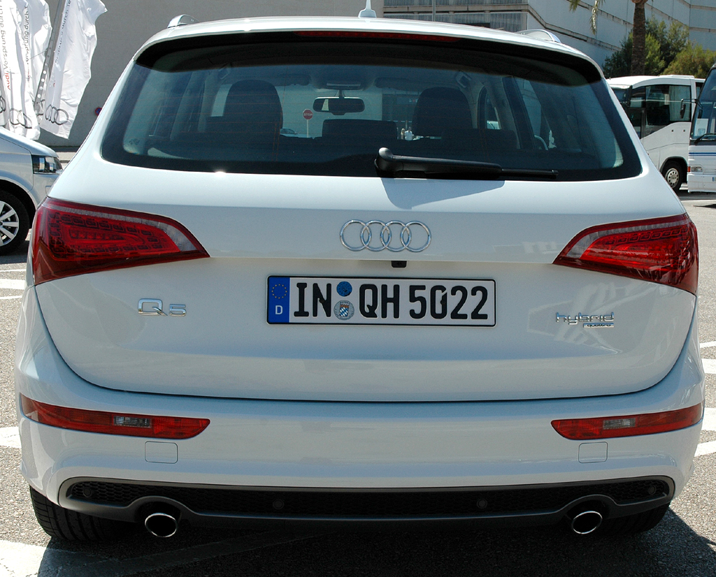 Audi Q5 Hybrid Quattro: Blick auf die Heckpartie. 