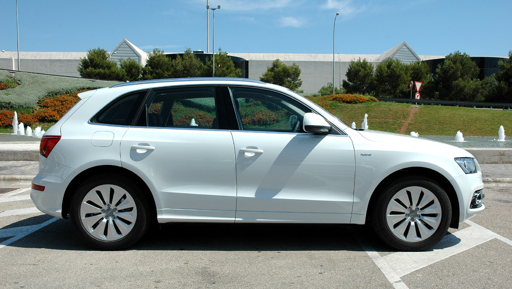 Audi Q5 Hybrid Quattro: So sieht der Kompakt-SUV von der Seite aus. 