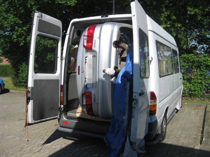 Auto im Auto Quelle: DPA/ Polizei