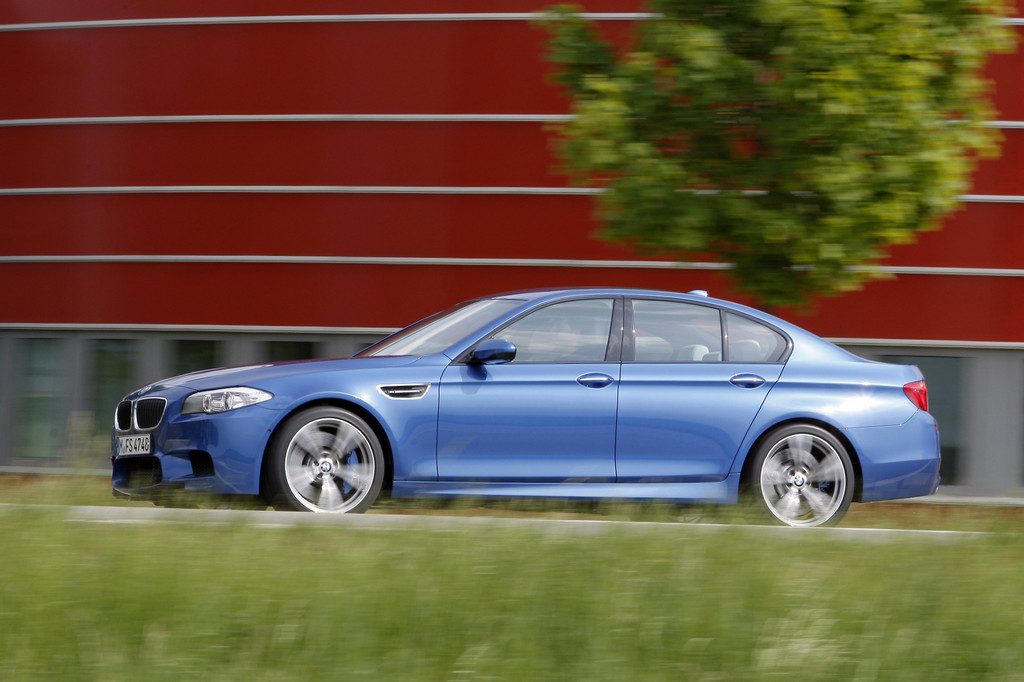 BMW M5.