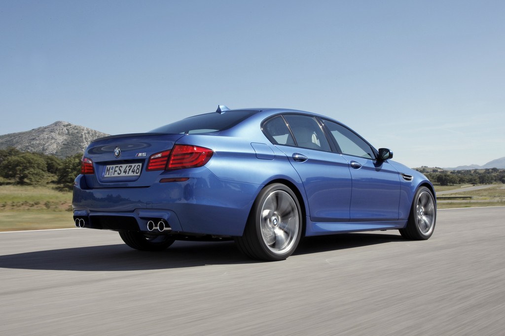 BMW M5.
