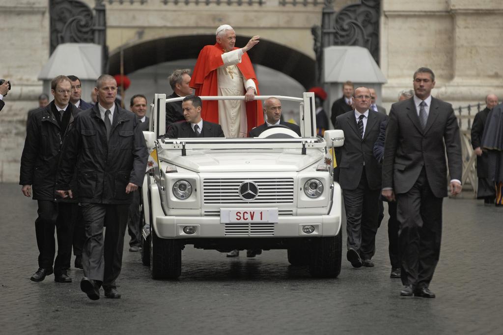 Bei Audienzen auf dem Petersplatz kann der Papst auf den Glaskäfig verzichten