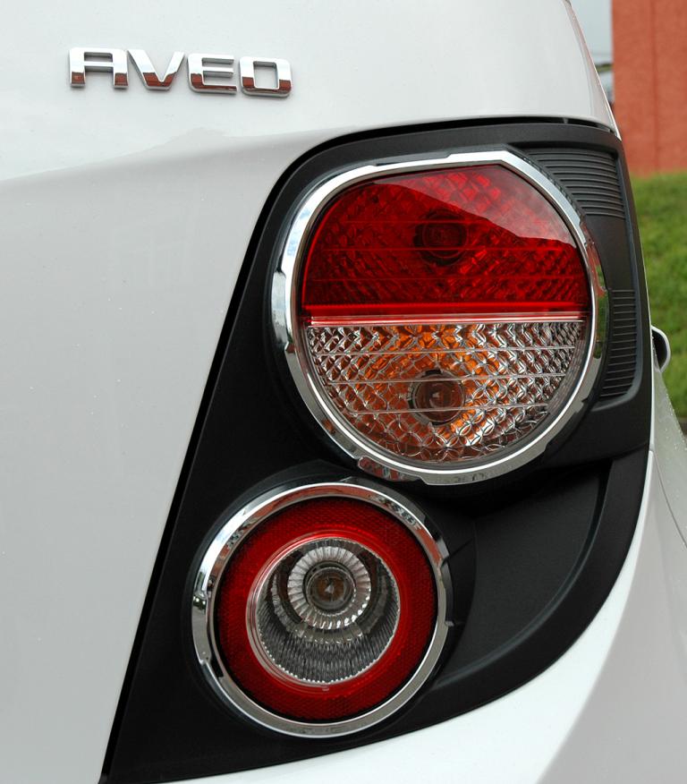 Chevrolet Aveo: Moderne Leuchteinheit hinten mit Modellschriftzug. 