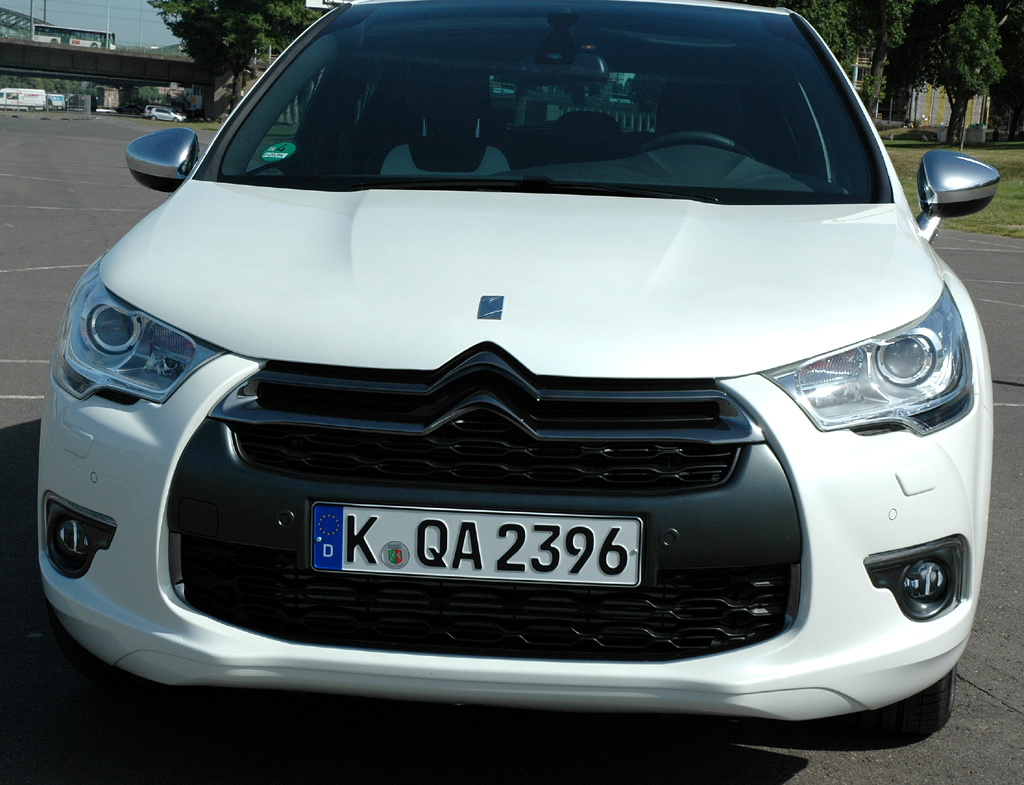 Citroën DS4: Blick auf die Frontpartie des Kompaktmodells. 