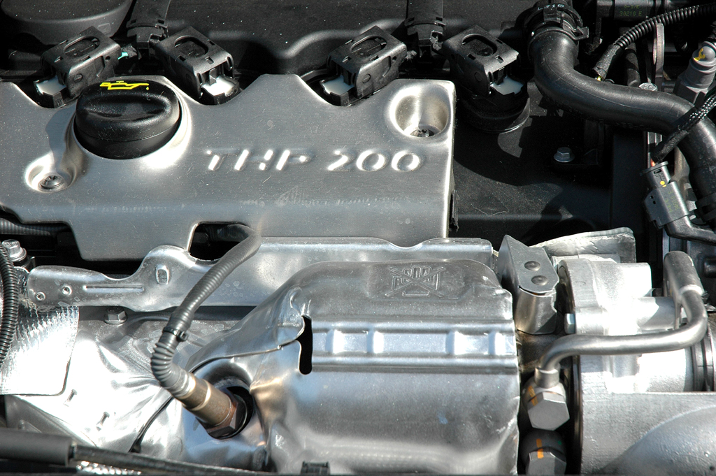Citroën DS4: Blick unter die Motorhaube, hier des Spitzenmodells mit 200 PS. 