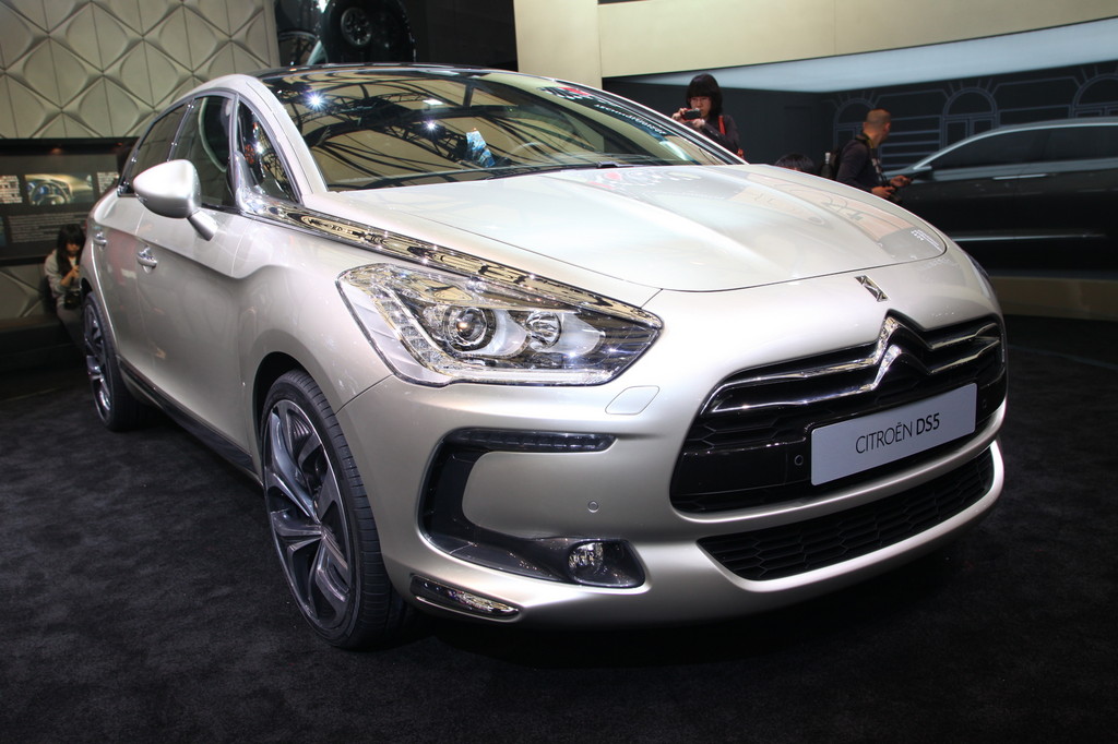 Citroen DS5.