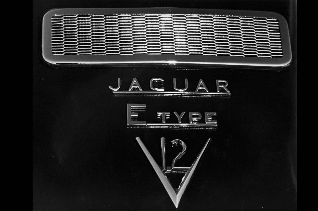 Das V12-Typenschild des E-Type
