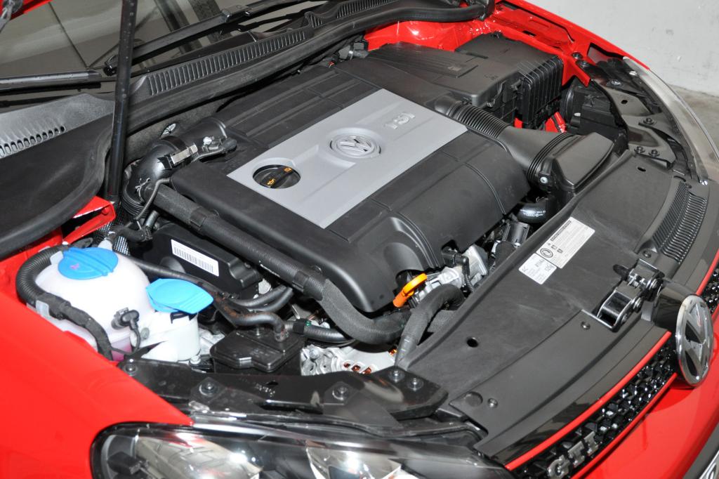 Der 2,0-Liter-Vierzylinder wird zwangsbeatmet