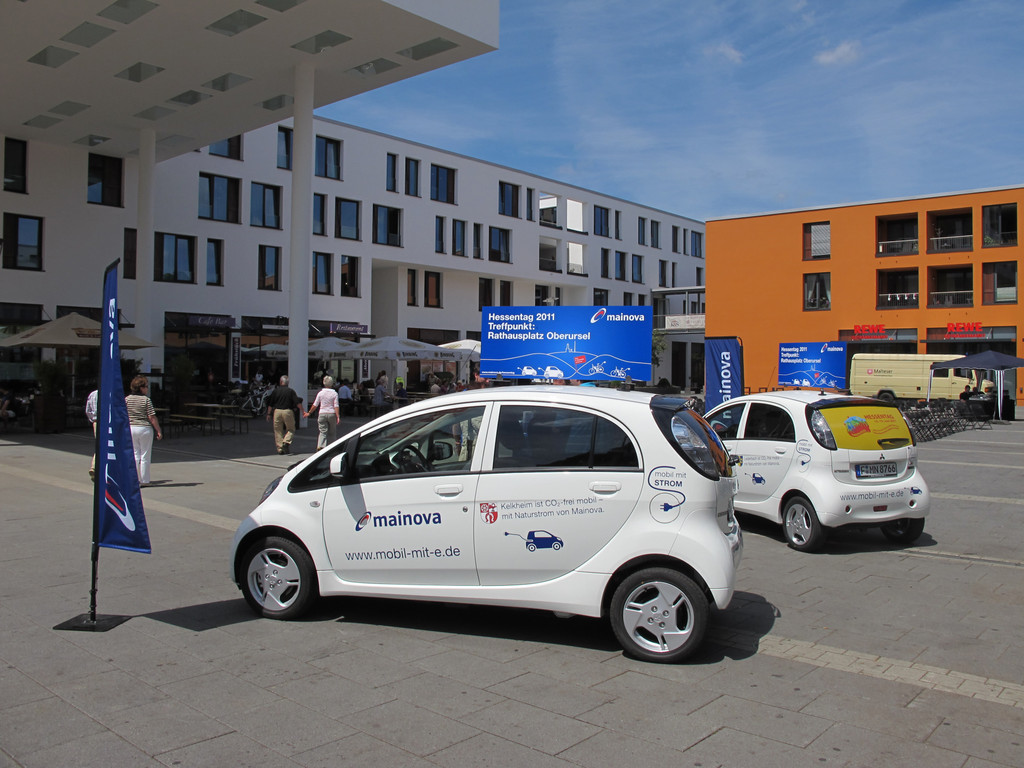 Der Energieanbieter Mainova hat den Mitsubishi i-MiEV bei 15 Publikumsveranstaltungen eingesetzt, um für den Hessentag in Oberursel zu werben