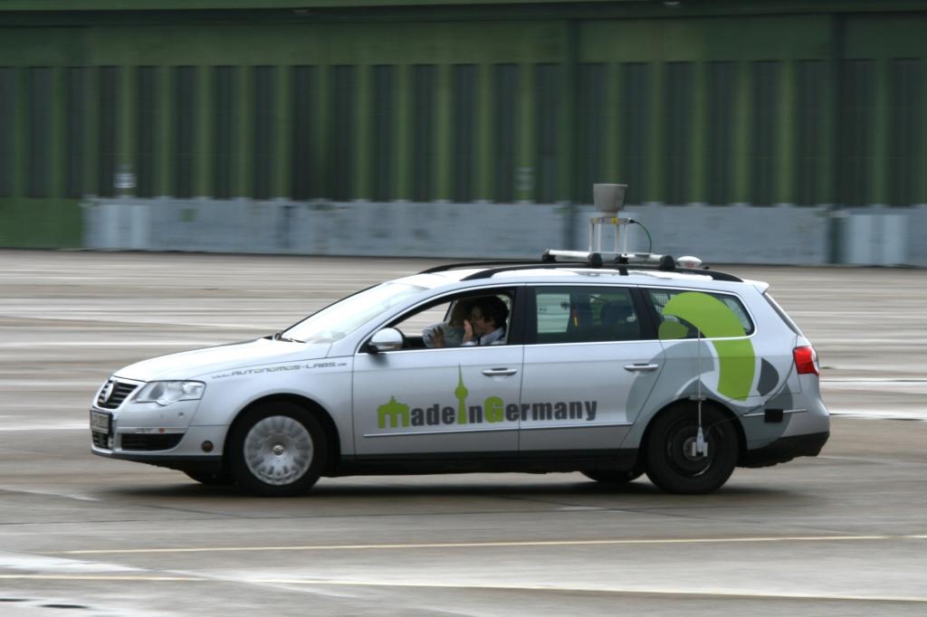 Der Fahrer braucht nur dabeizusitzen und das richtige zu denken