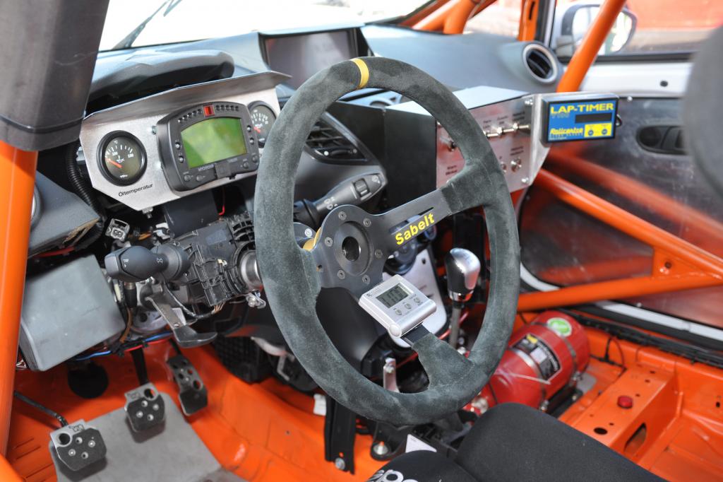 Der Innenraum ist auf den Rennsport abgestimmt