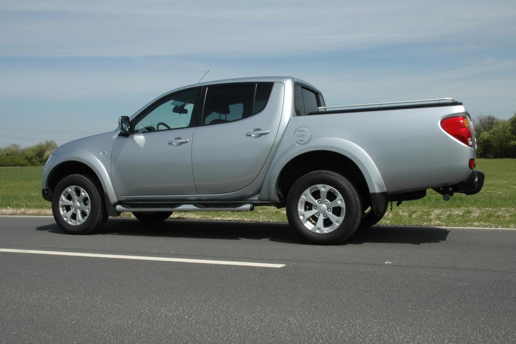 Der Mitsubishi L200 ist ein echter Klassiker unter den Pick-ups in Deutschland. Für den Personentransport stehen drei verschiedene Fahrerkabinen zur Wahl. 