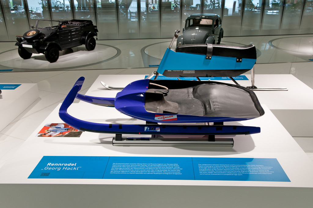 Der Rennschlitten von Georg Hackl bei der Sonderausstellung Porsche Engineering - 80 Jahre Porsche Konstruktionen .
