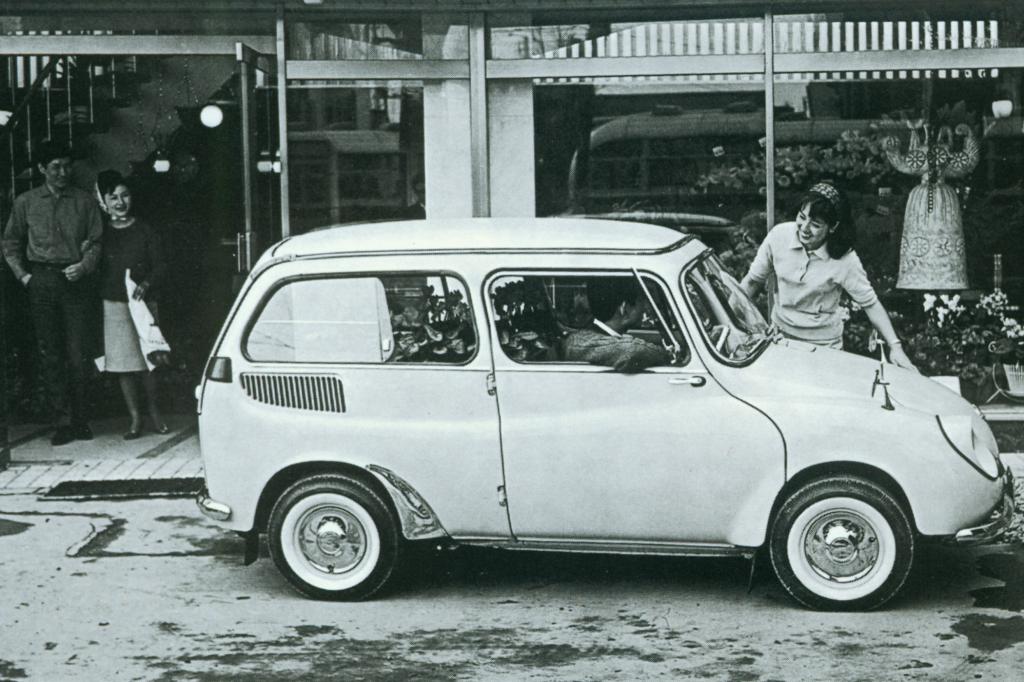 Der Subaru 360 Kombi bietet viel Platz für Gepäck