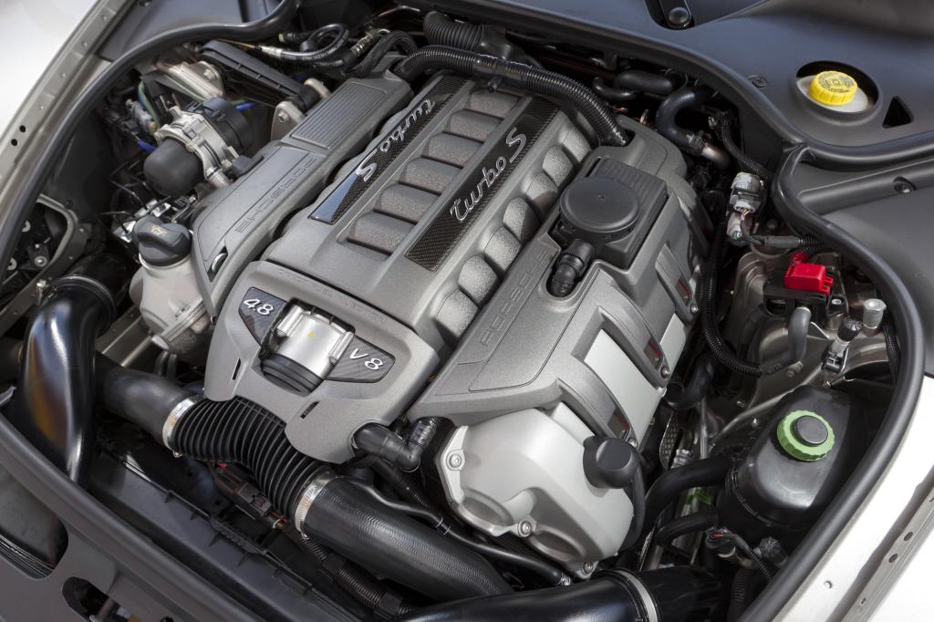 Der V8 bringt es auf 550 PS