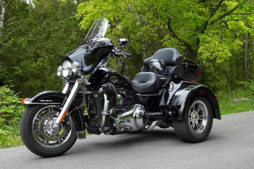 Die etwas andere Harley darf mit dem Auto-Führerschein bewegt werden, und startet bei 39 300 Euro. 