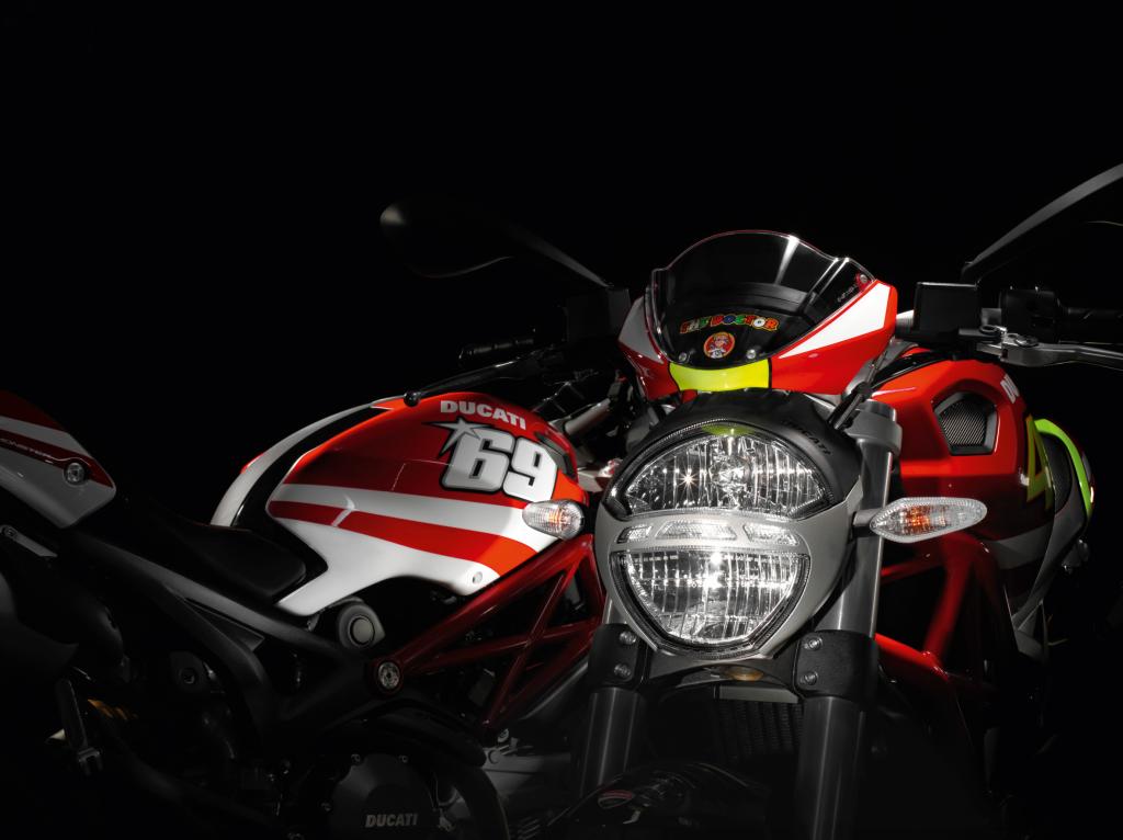 Ducati Monster mit „GP Replica“-Kit.
