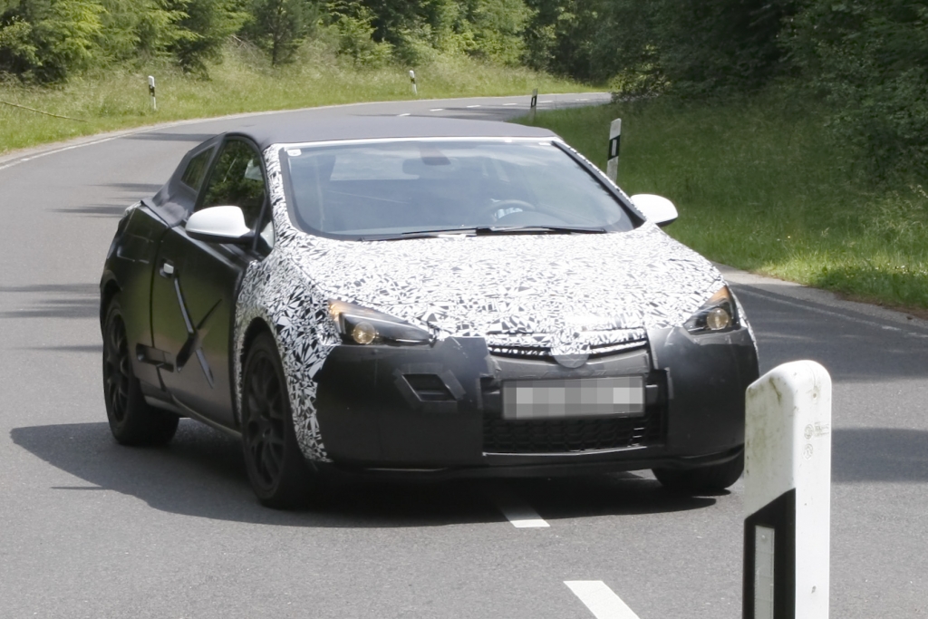 Erwischt: Opel Astra CC – Rüsselsheim zieht blank
