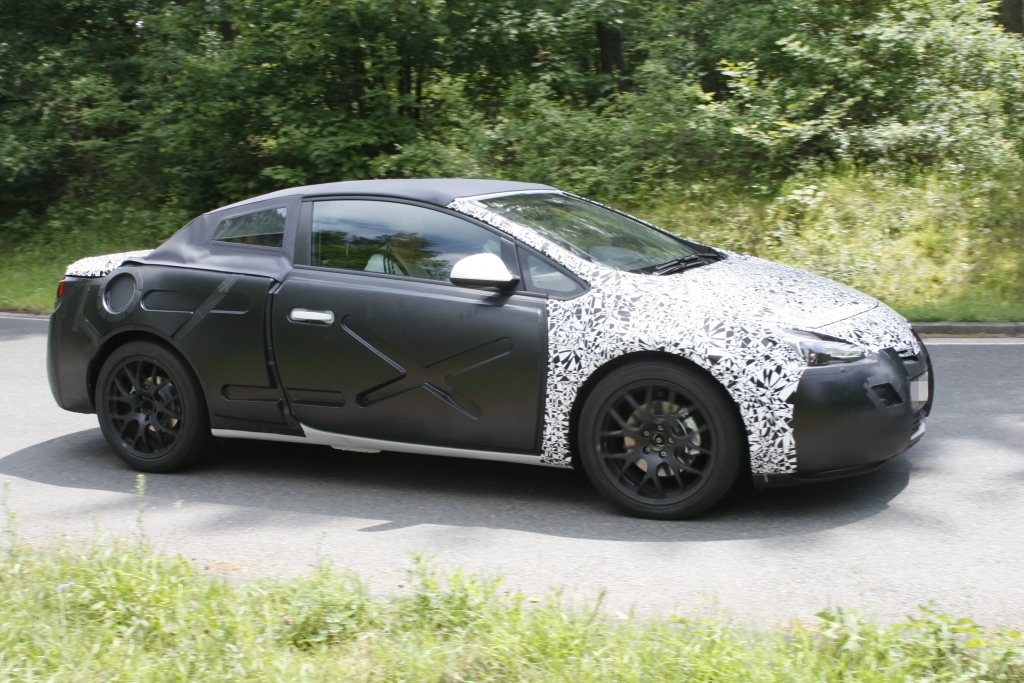 Erwischt: Opel Astra CC – Rüsselsheim zieht blank