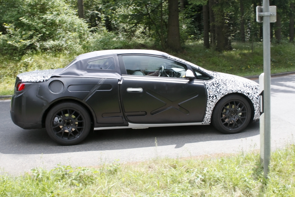 Erwischt: Opel Astra CC – Rüsselsheim zieht blank