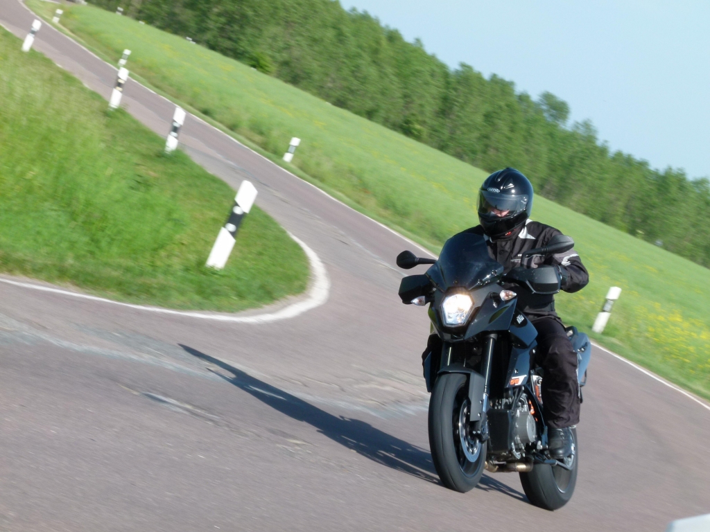 Fahrbericht KTM 990 Supermoto T black ABS: Suchtfaktor – die gehört verschlossen …!
