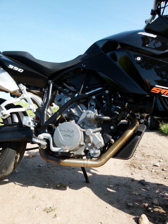 Fahrbericht KTM 990 Supermoto T black ABS: Suchtfaktor – die gehört verschlossen …!